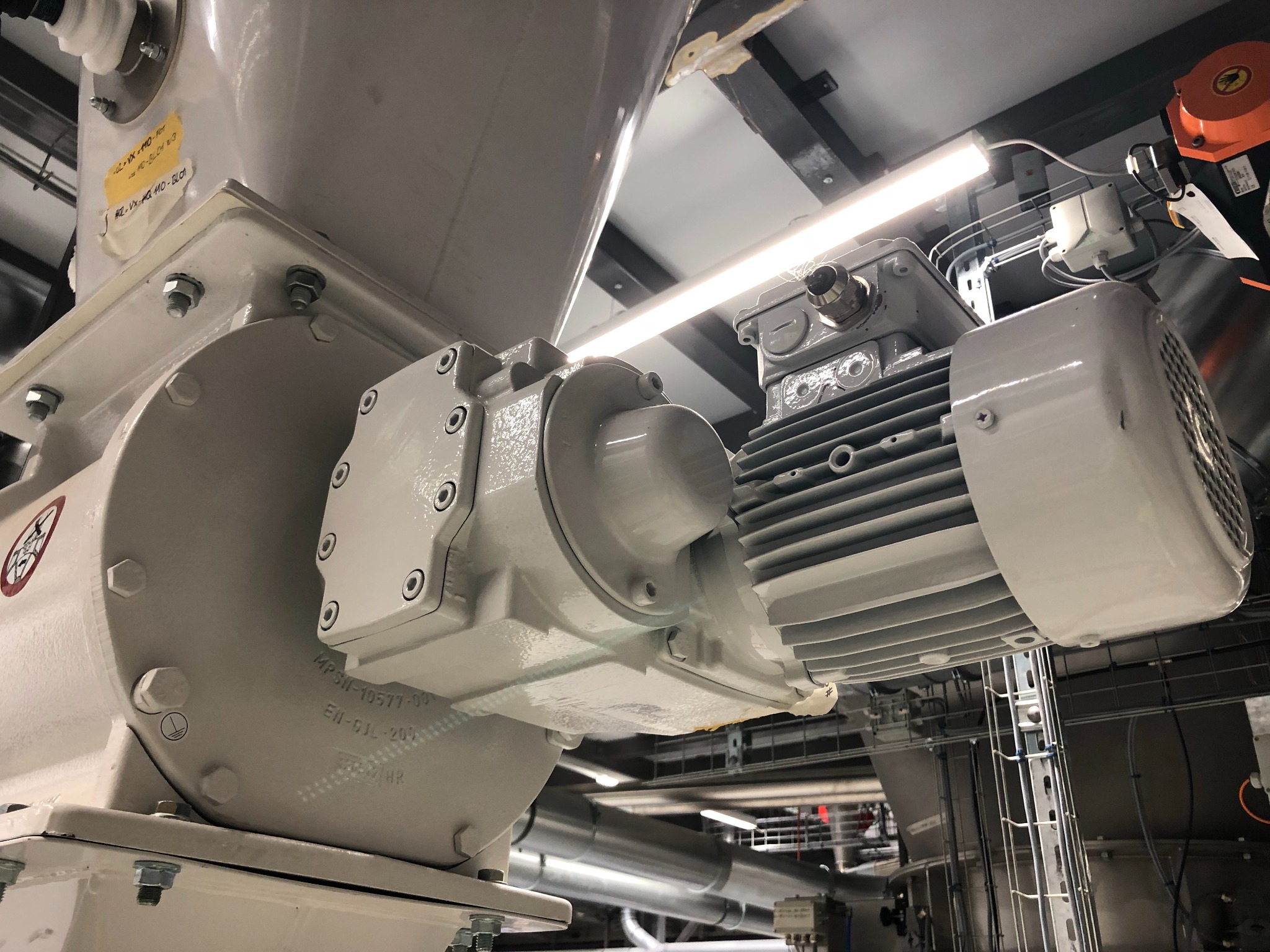 Industrie-Antrieb mit Motor und Getriebe